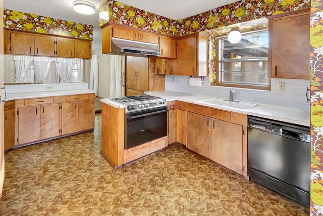 10957 N Us Highway 77, Schulenburg, TX 78956