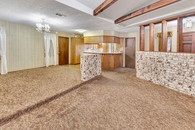 10957 N Us Highway 77, Schulenburg, TX 78956