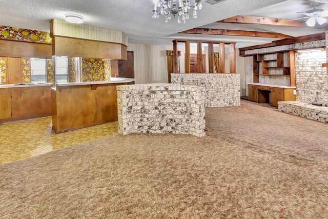 10957 N Us Highway 77, Schulenburg, TX 78956