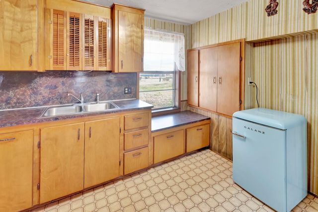 10957 N Us Highway 77, Schulenburg, TX 78956