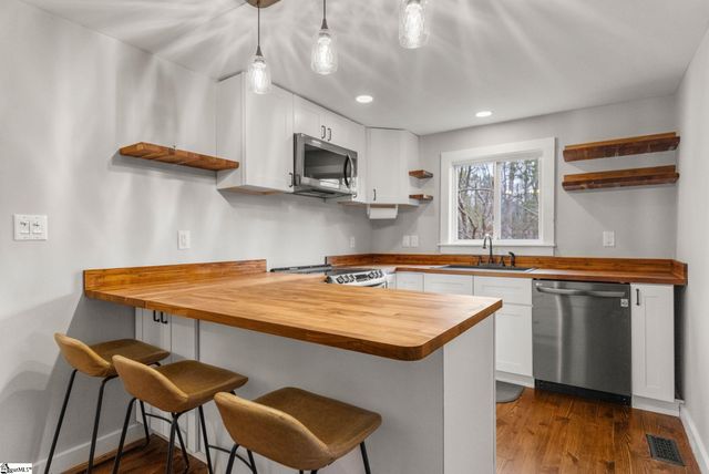 143 Skyuka Street, Drayton, SC 29333