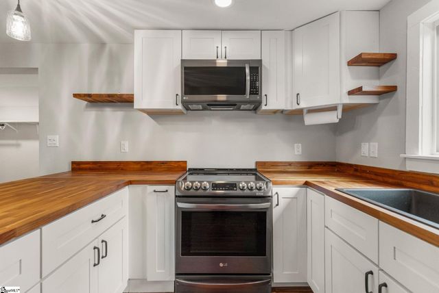 143 Skyuka Street, Drayton, SC 29333