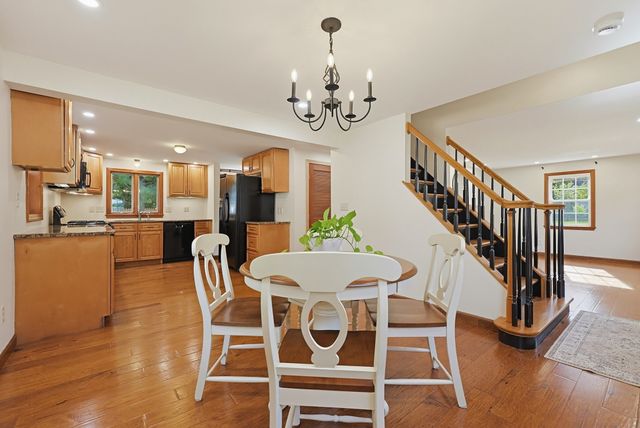 62 Alandale Pkwy, Norwood, MA 02062