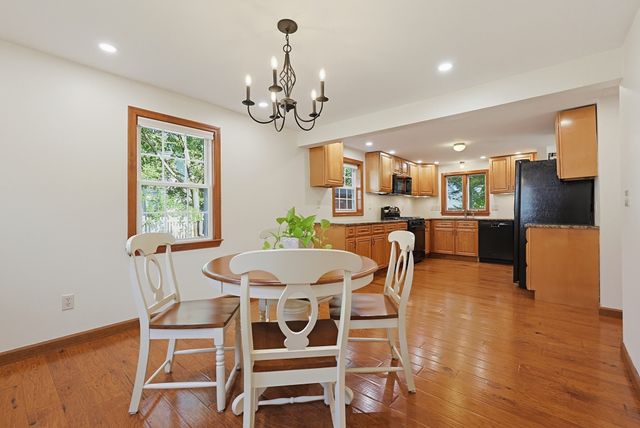 62 Alandale Pkwy, Norwood, MA 02062