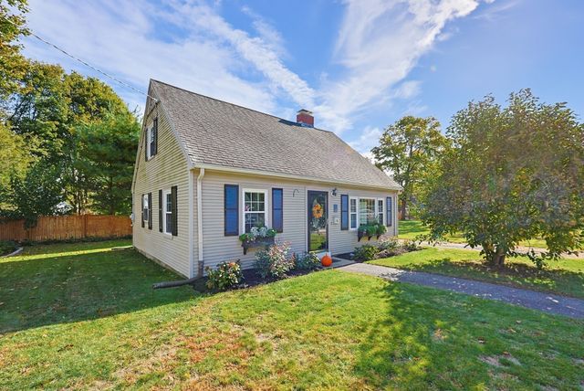62 Alandale Pkwy, Norwood, MA 02062