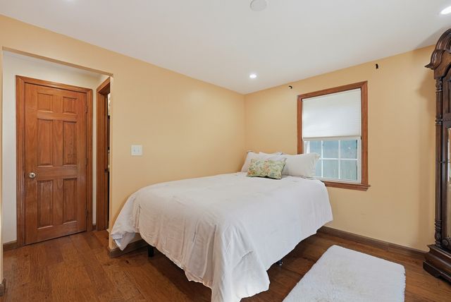 62 Alandale Pkwy, Norwood, MA 02062