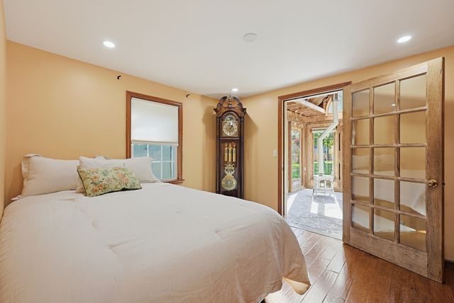 62 Alandale Pkwy, Norwood, MA 02062