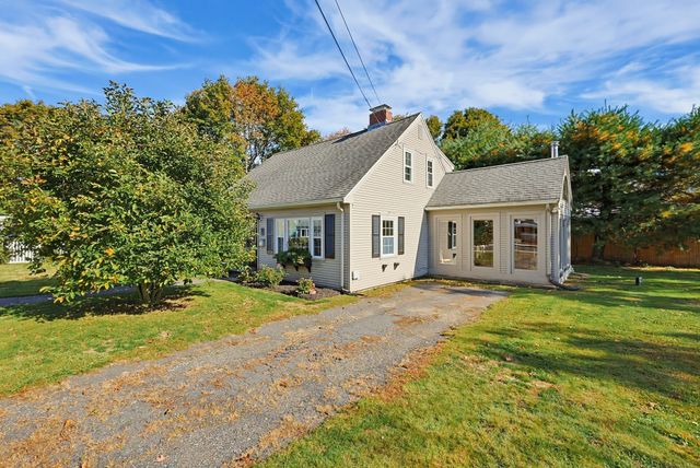 62 Alandale Pkwy, Norwood, MA 02062