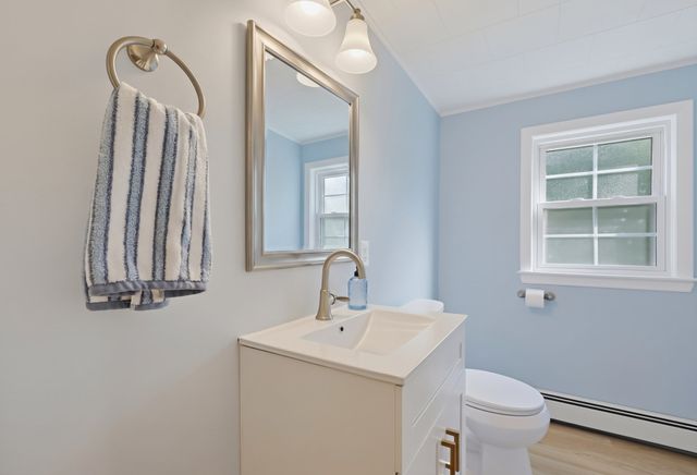 62 Alandale Pkwy, Norwood, MA 02062