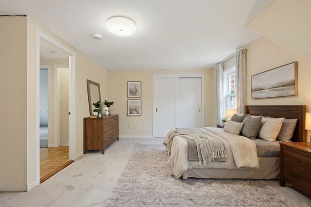 62 Alandale Pkwy, Norwood, MA 02062