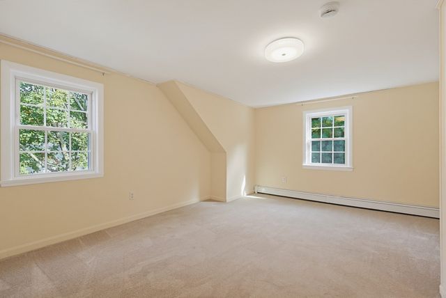 62 Alandale Pkwy, Norwood, MA 02062