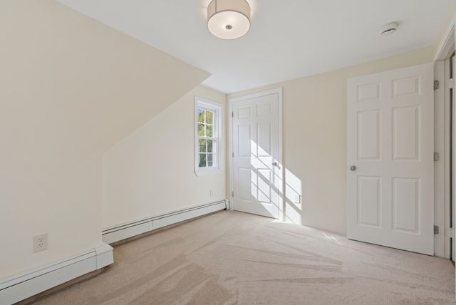 62 Alandale Pkwy, Norwood, MA 02062