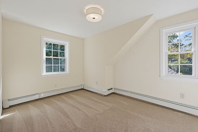 62 Alandale Pkwy, Norwood, MA 02062