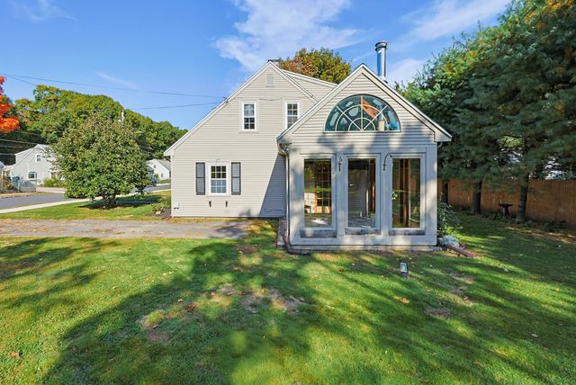 62 Alandale Pkwy, Norwood, MA 02062