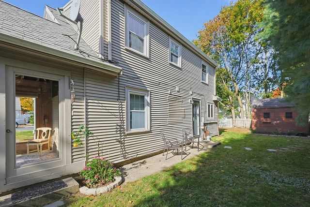 62 Alandale Pkwy, Norwood, MA 02062