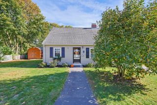 62 Alandale Pkwy, Norwood, MA 02062