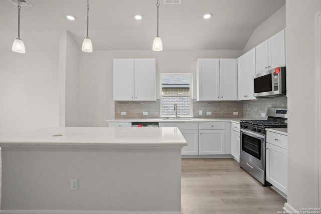 6807 Comanche Band, San Antonio, TX 78233