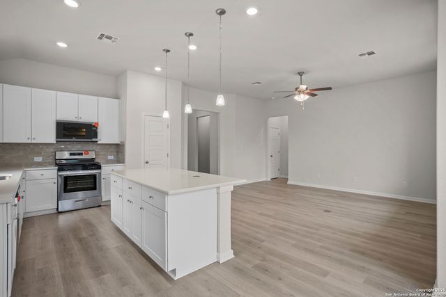 6807 Comanche Band, San Antonio, TX 78233