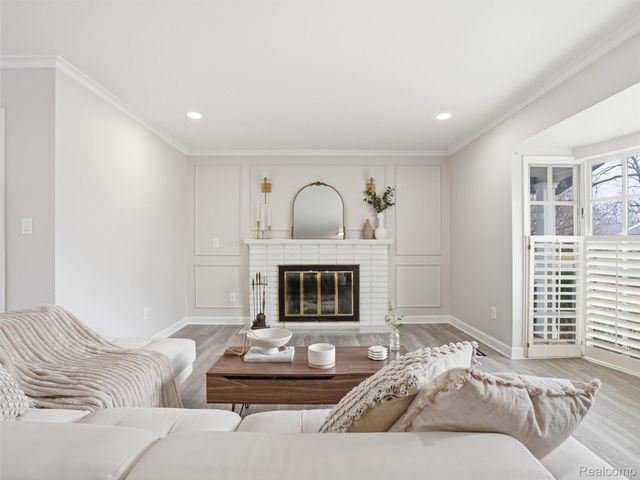 1690 Ledbury Drive, Bloomfield Hills, MI 48304