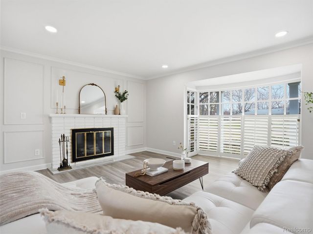 1690 Ledbury Drive, Bloomfield Hills, MI 48304