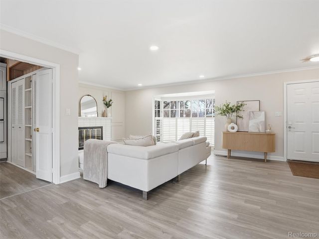 1690 Ledbury Drive, Bloomfield Hills, MI 48304