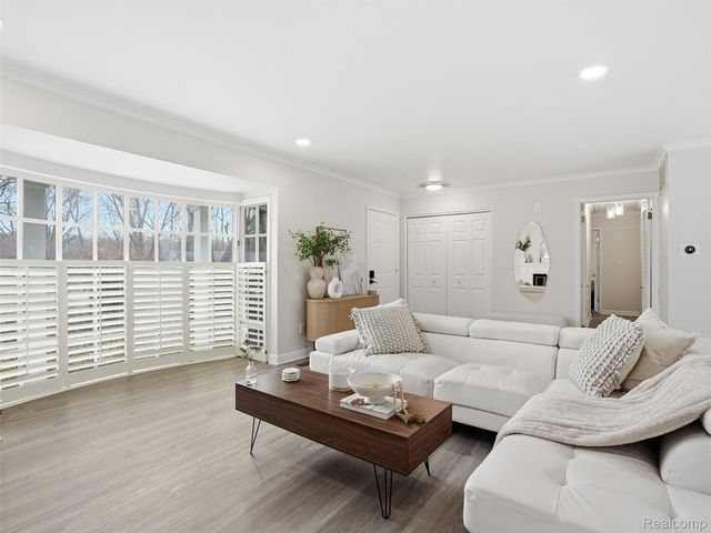 1690 Ledbury Drive, Bloomfield Hills, MI 48304