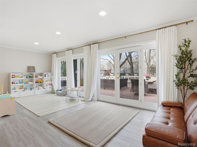 1690 Ledbury Drive, Bloomfield Hills, MI 48304