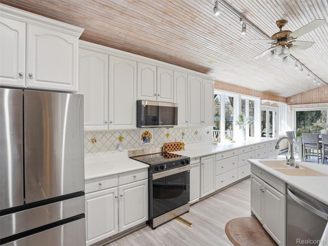 1690 Ledbury Drive, Bloomfield Hills, MI 48304