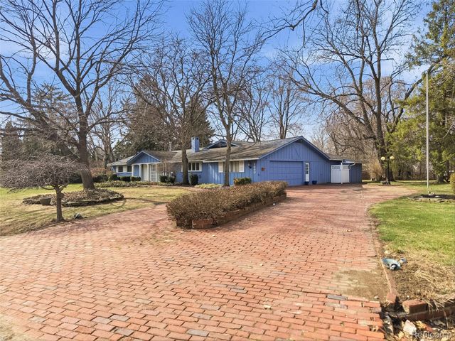 1690 Ledbury Drive, Bloomfield Hills, MI 48304