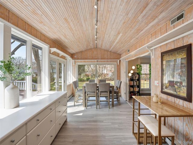 1690 Ledbury Drive, Bloomfield Hills, MI 48304