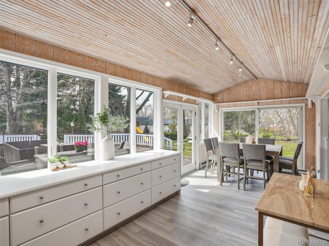 1690 Ledbury Drive, Bloomfield Hills, MI 48304