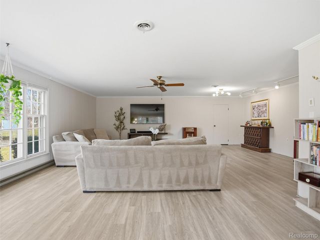 1690 Ledbury Drive, Bloomfield Hills, MI 48304