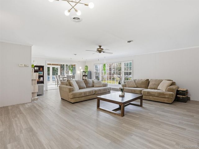 1690 Ledbury Drive, Bloomfield Hills, MI 48304