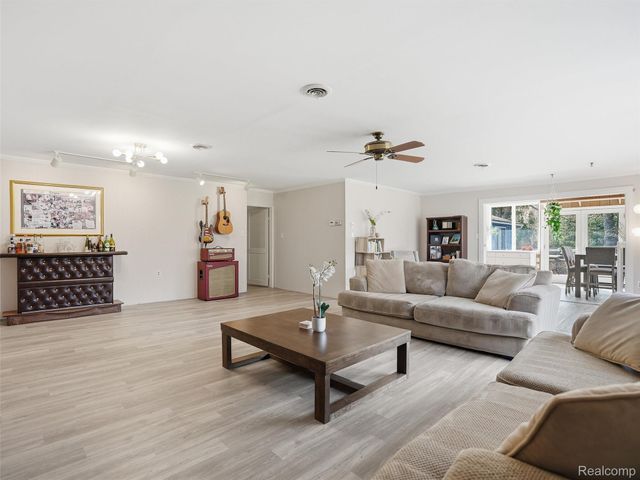 1690 Ledbury Drive, Bloomfield Hills, MI 48304