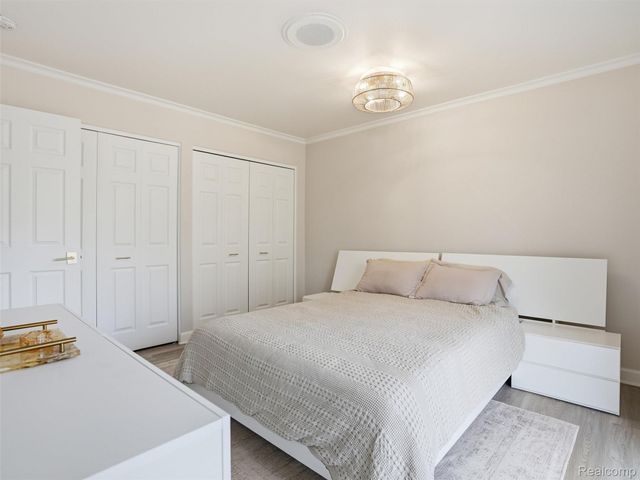 1690 Ledbury Drive, Bloomfield Hills, MI 48304