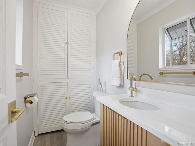 1690 Ledbury Drive, Bloomfield Hills, MI 48304