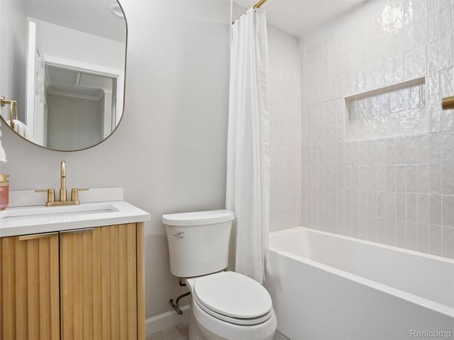 1690 Ledbury Drive, Bloomfield Hills, MI 48304