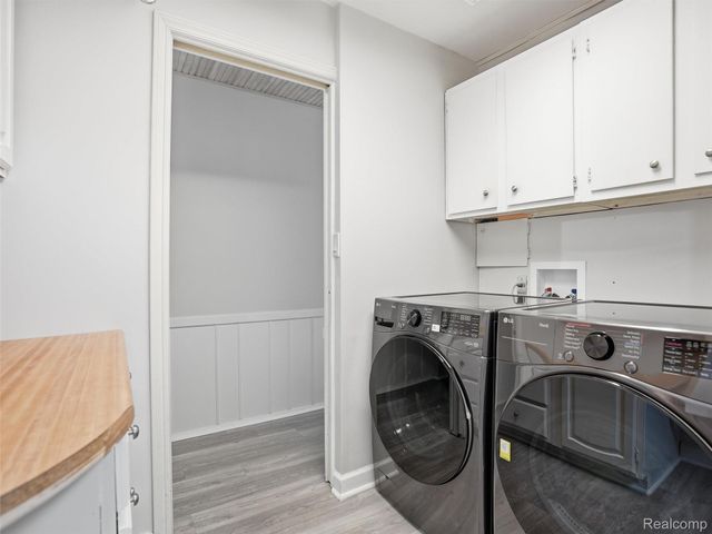 1690 Ledbury Drive, Bloomfield Hills, MI 48304