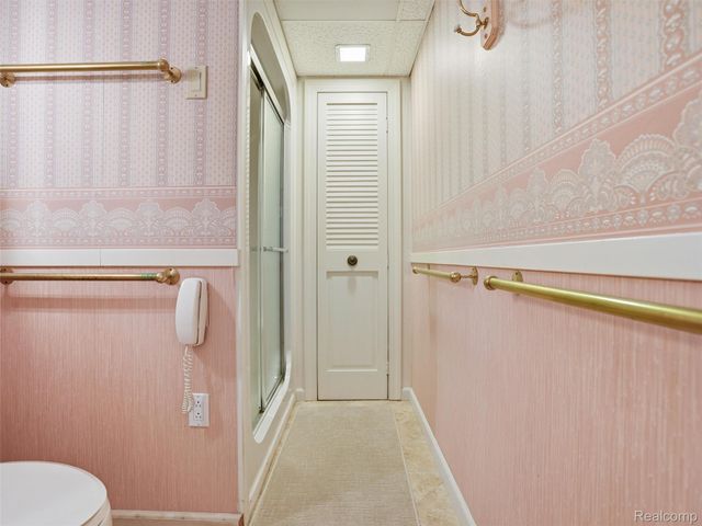 1690 Ledbury Drive, Bloomfield Hills, MI 48304