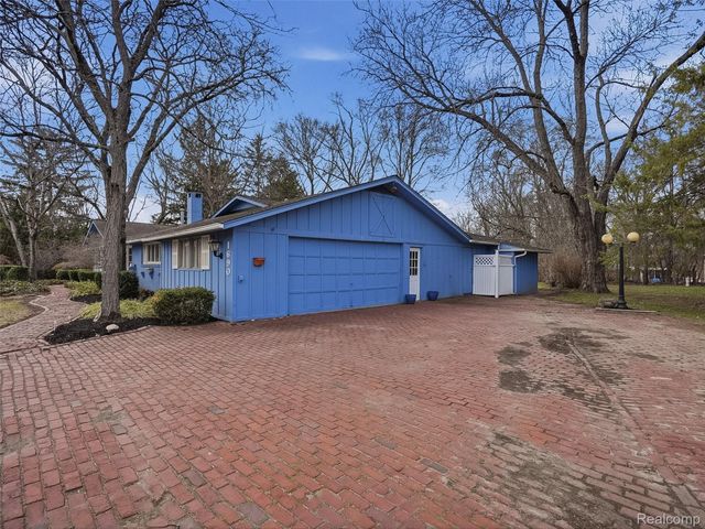 1690 Ledbury Drive, Bloomfield Hills, MI 48304