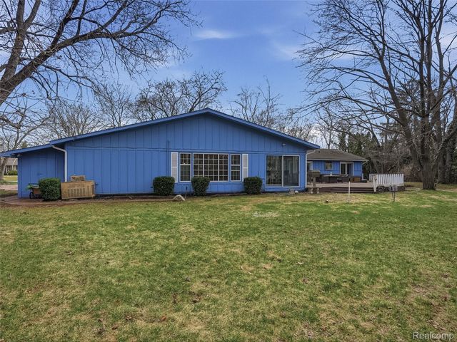 1690 Ledbury Drive, Bloomfield Hills, MI 48304