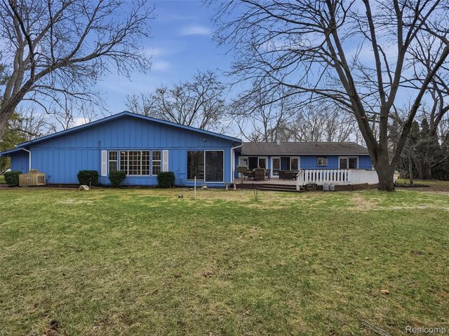 1690 Ledbury Drive, Bloomfield Hills, MI 48304