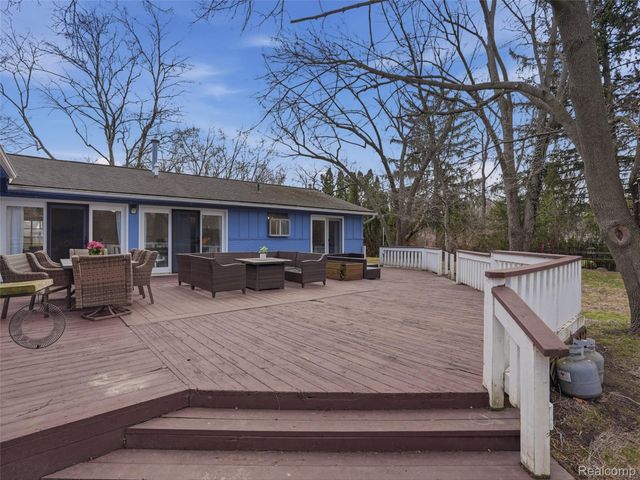 1690 Ledbury Drive, Bloomfield Hills, MI 48304