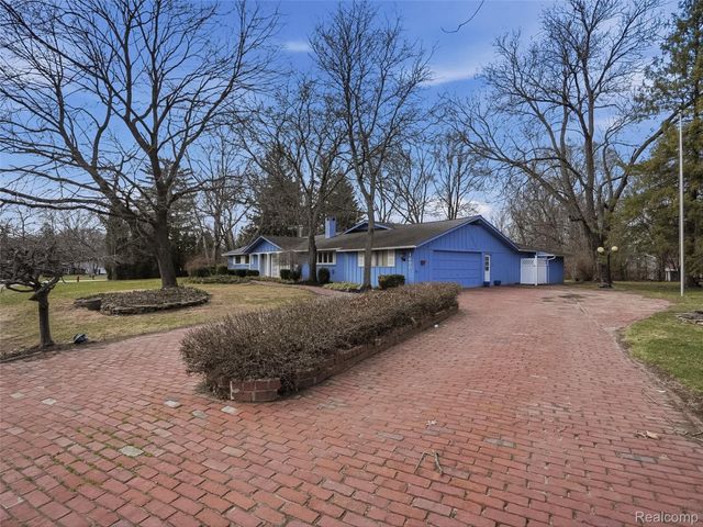 1690 Ledbury Drive, Bloomfield Hills, MI 48304