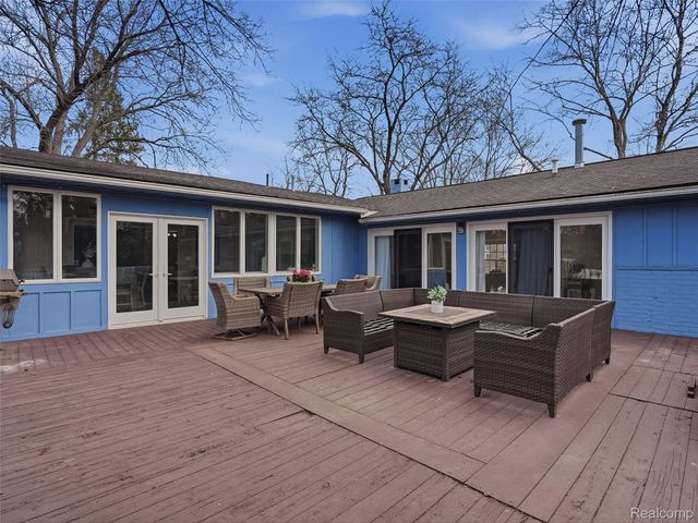 1690 Ledbury Drive, Bloomfield Hills, MI 48304