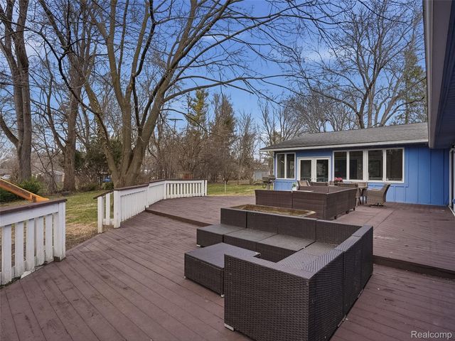 1690 Ledbury Drive, Bloomfield Hills, MI 48304