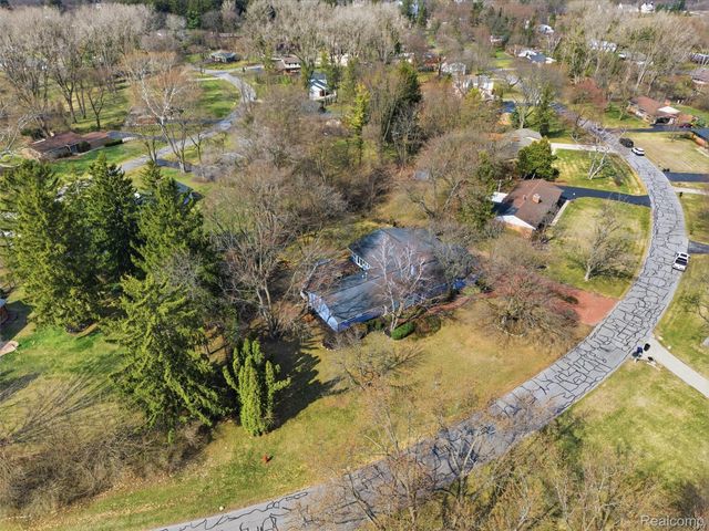 1690 Ledbury Drive, Bloomfield Hills, MI 48304