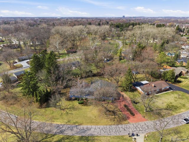 1690 Ledbury Drive, Bloomfield Hills, MI 48304