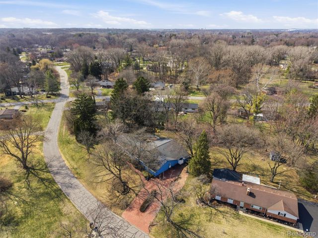 1690 Ledbury Drive, Bloomfield Hills, MI 48304