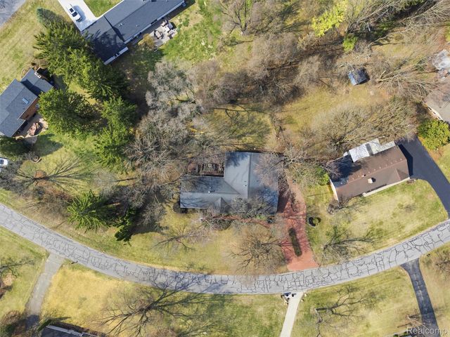 1690 Ledbury Drive, Bloomfield Hills, MI 48304